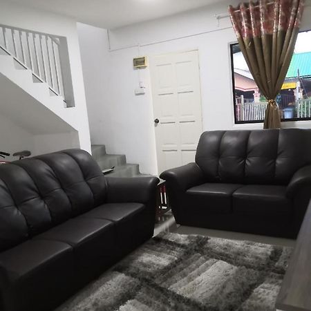 Abah 2 Room Homestay Pasir Gudang Exterior foto