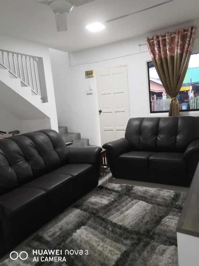 Abah 2 Room Homestay Pasir Gudang Exterior foto